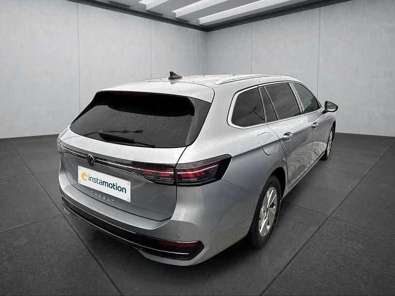 Gebraucht VW Passat 150 PS (110 kW) 2024 Silber Kombi