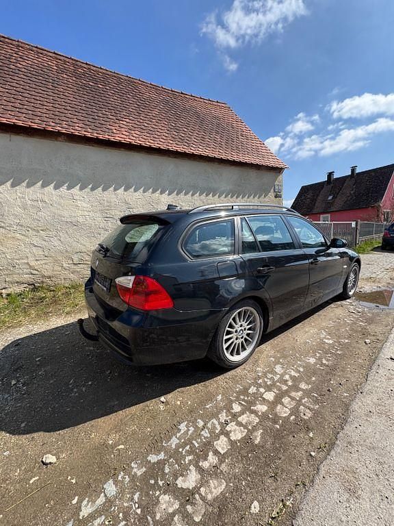 Gebraucht BMW 318 143 PS (105 kW) 2006 Schwarz Kombi