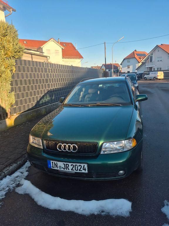 Grün Gebraucht 2001 Audi A4 Kombi | 2.200 € (Fairer Preis) - Bild 1/4