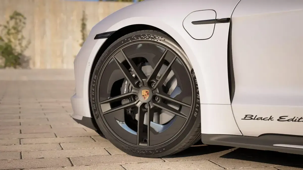 Neu Porsche Taycan 4S Black Edition 439 kW (598 PS) 2026 Eisgraumetallic Limousine