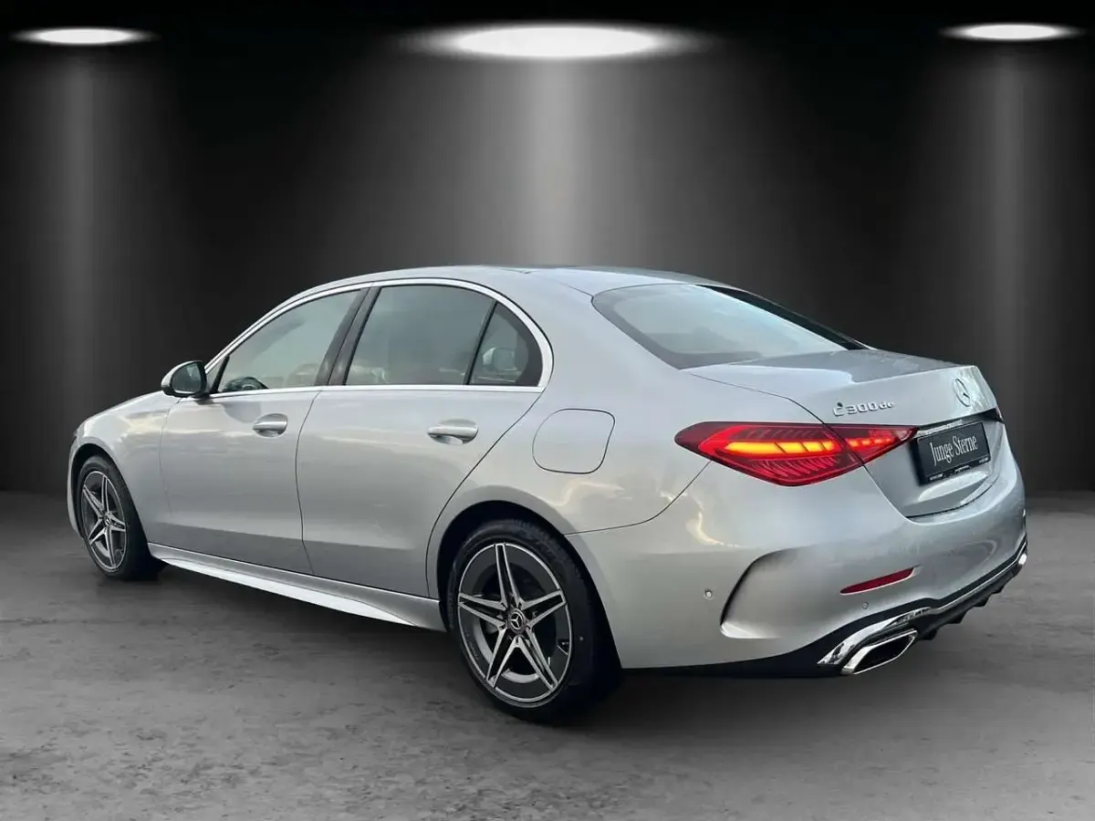 Gebraucht Mercedes C300e Premium 313 PS (230 kW) 2023 Hightechsilber Limousine