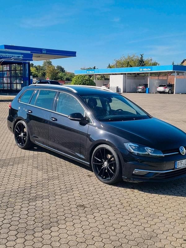 Schwarz Gebraucht 2018 VW Golf VII Highline Kombi | 14.500 € (Fairer Preis) - Bild 1/4