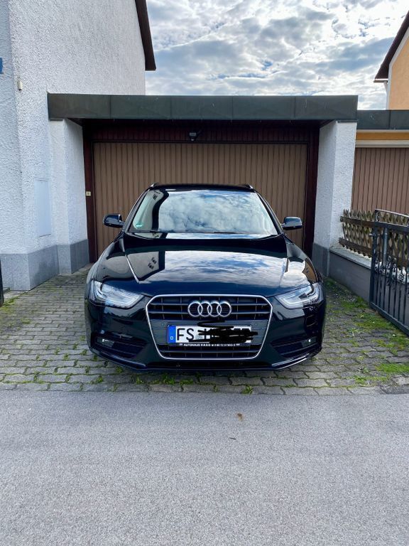 Schwarz Gebraucht 2015 Audi A4 Ambiente Limousine | 16.700 € (Etwas zu teuer) - Bild 1/4