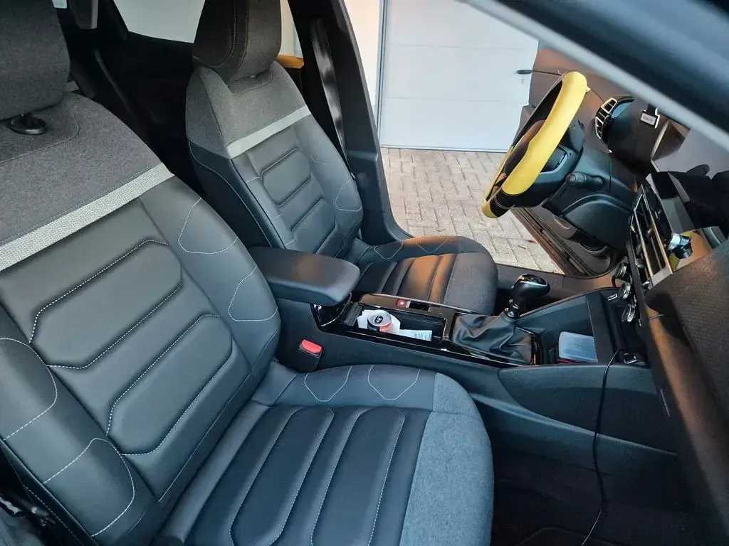 Gebraucht Citroën C4 PureTech 131 PS (96 kW) 2023 Grau SUV