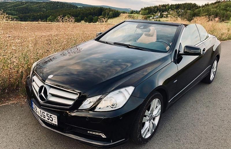 Gebraucht Mercedes E250 204 PS (150 kW) 2010 Schwarz Cabrio