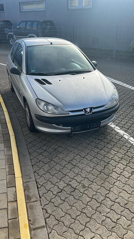 Silber Gebraucht 2000 Peugeot 206 Kleinwagen | 1.000 € (Fairer Preis) - Bild 1/3