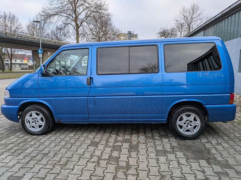 Usado VW Multivan 102 HP (75 kW) 2001 Azul Monovolume