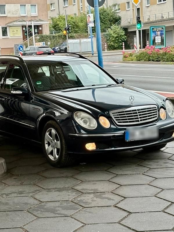 Schwarz Gebraucht 2004 Mercedes E280 Kombi | 2.200 € - Bild 1/4