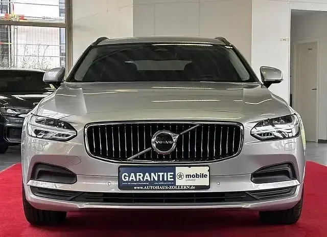 Gebraucht Volvo V90 Core 197 PS (144 kW) 2023 Silver dawn / metallic Kombi