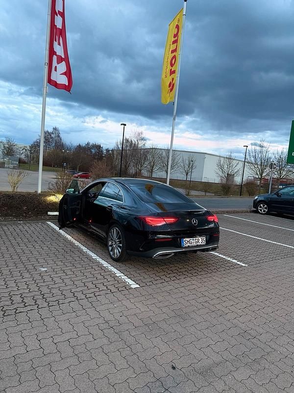 Gebraucht Mercedes CLA180 136 PS (100 kW) 2021 Schwarz Limousine
