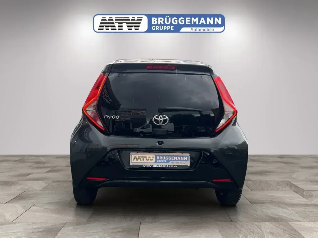Gebraucht Toyota Aygo x-style 72 PS (52 kW) 2020 Grau Kleinwagen
