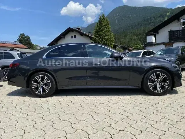 Gebraucht Mercedes E220 Avantgarde 197 PS (144 kW) 2025 Grau Limousine