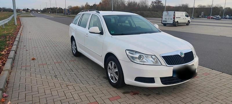 Gebraucht Skoda Octavia 105 PS (77 kW) 2012 Weiß Kombi