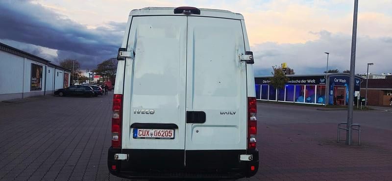 Gebraucht Iveco Daily 106 PS (77 kW) 2014 Weiß Limousine