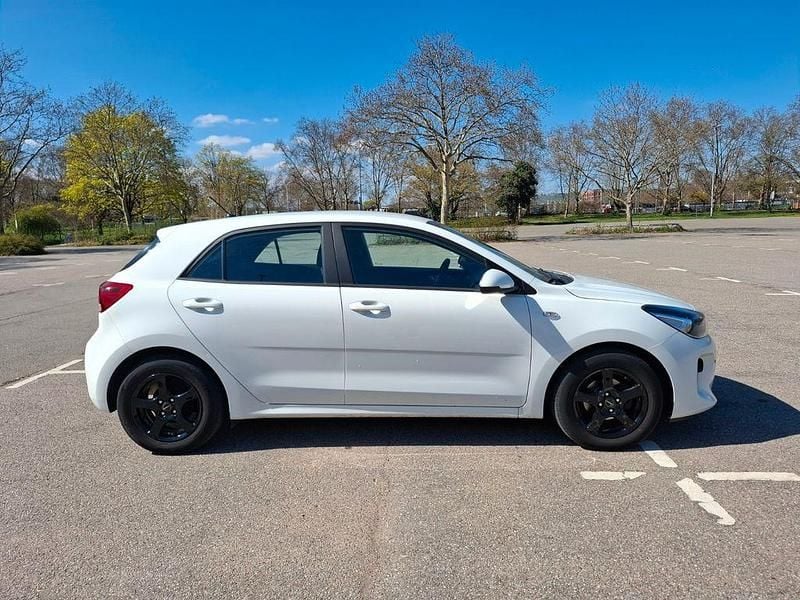 Gebraucht Kia Rio Attract 84 PS (61 kW) 2020 Weiß Limousine