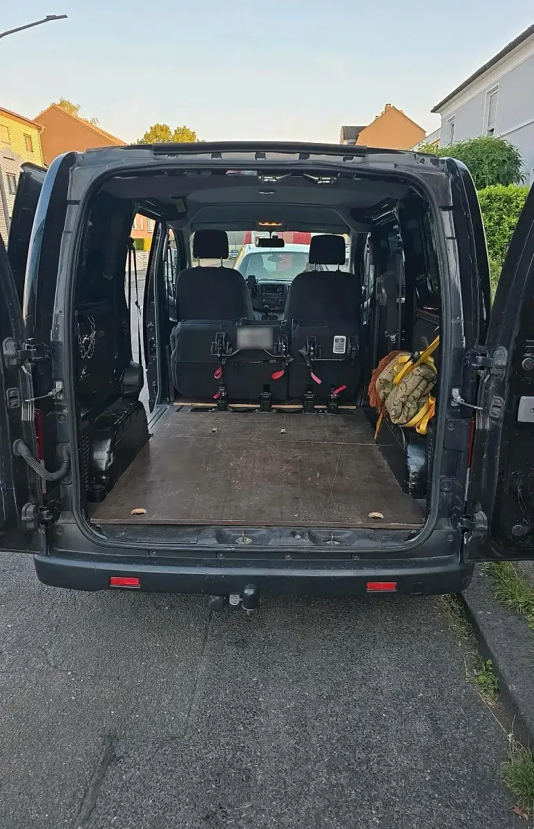 Gebraucht Nissan Evalia 90 PS (66 kW) 2015 Schwarz Van / Kleinbus