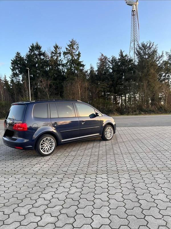 Gebraucht VW Touran 140 PS (102 kW) 2014 Blau Van / Kleinbus
