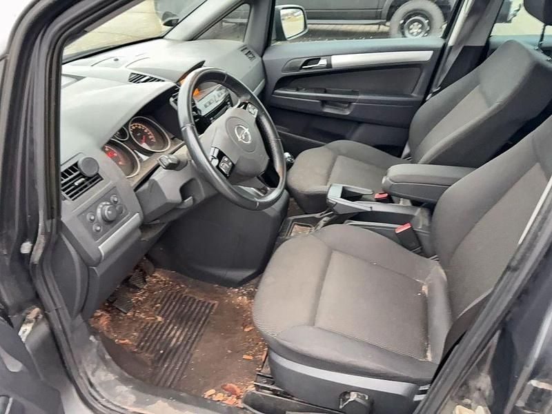 Gebraucht Opel Zafira Family 125 PS (91 kW) 2012 Grau Van / Kleinbus