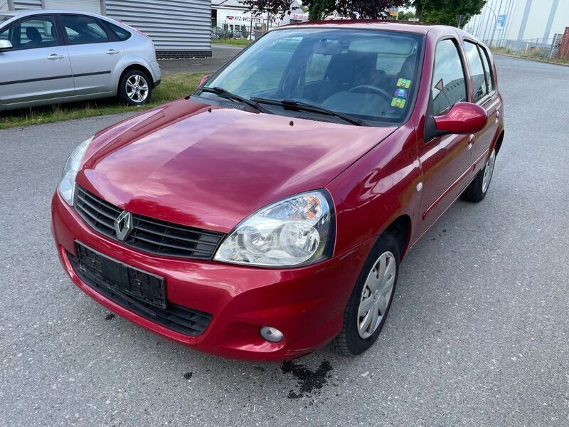 Rot Gebraucht 2011 Renault Clio II Campus Limousine | 4.000 € (Etwas zu teuer) - Bild 1/4