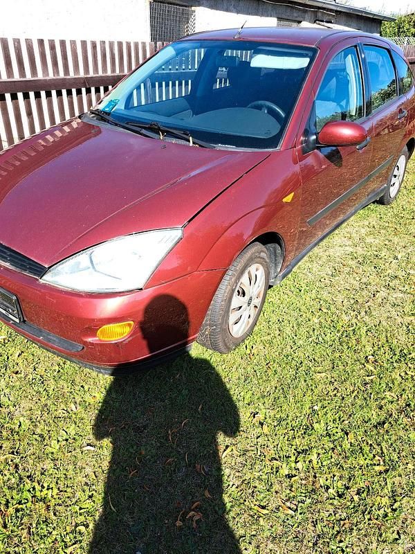 Andere farben Gebraucht 2001 Ford Focus Limousine | 550 € (Superpreis) - Bild 1/4