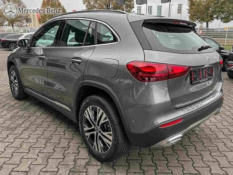 Gebraucht Mercedes GLA180 Progressive 136 PS (100 kW) 2024 Metalliclack mountaingrau SUV