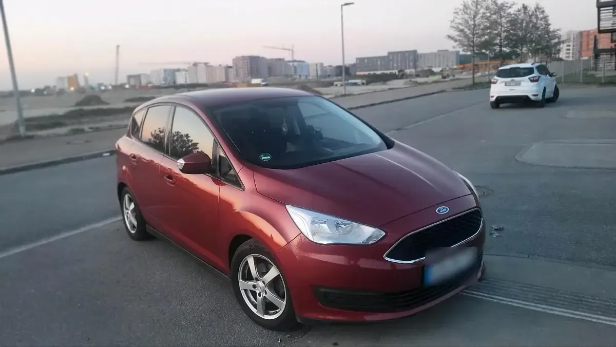Używany Ford C-MAX Titanium 101 KM (74 kW) 2016 Czerwony Minivan