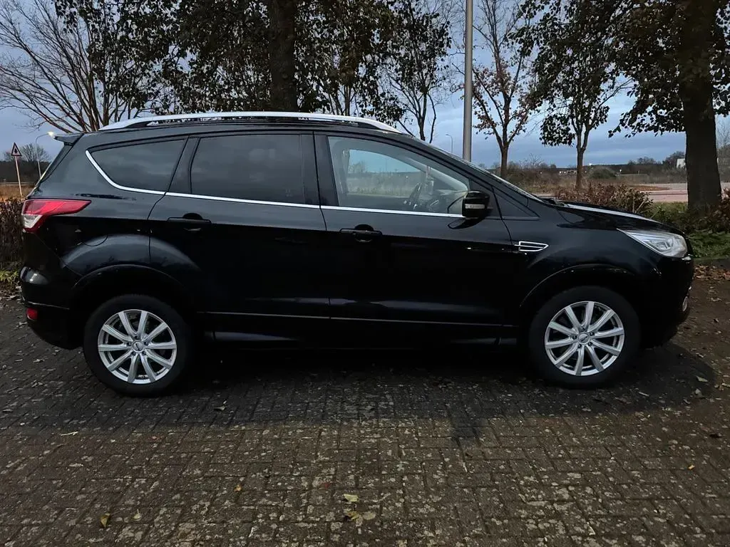 Gebraucht Ford Kuga 179 PS (131 kW) 2016 Schwarz SUV