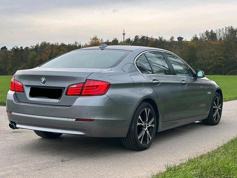Grau Gebraucht 2010 BMW 525 Limousine | 8.500 € (Superpreis) - Bild 1/4