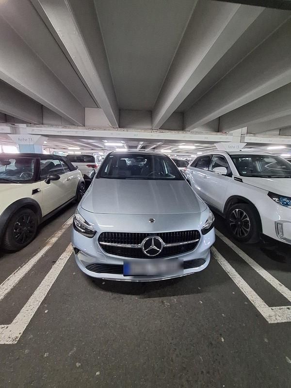 Gebraucht Mercedes B180 Progressive 136 PS (100 kW) 2024 Silber Van / Kleinbus