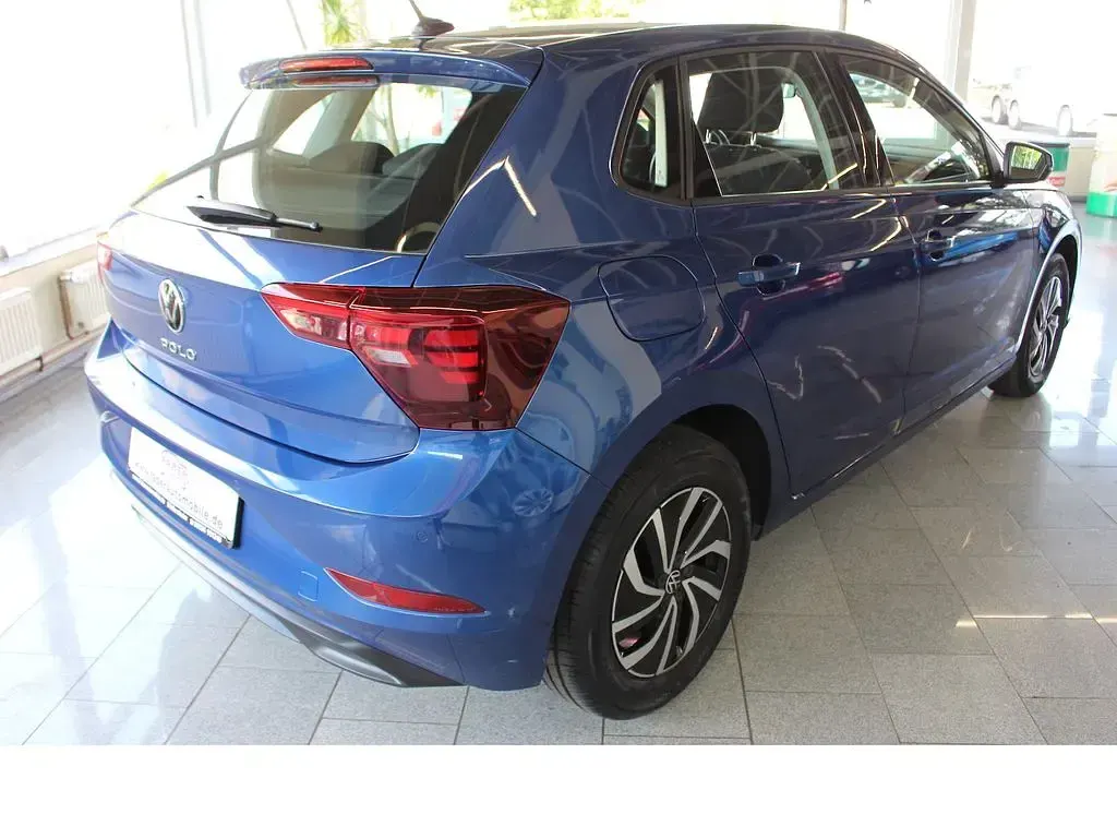 Second-hand VW Polo Life 95 CP (69 kW) 2023 Albastru Hatchback