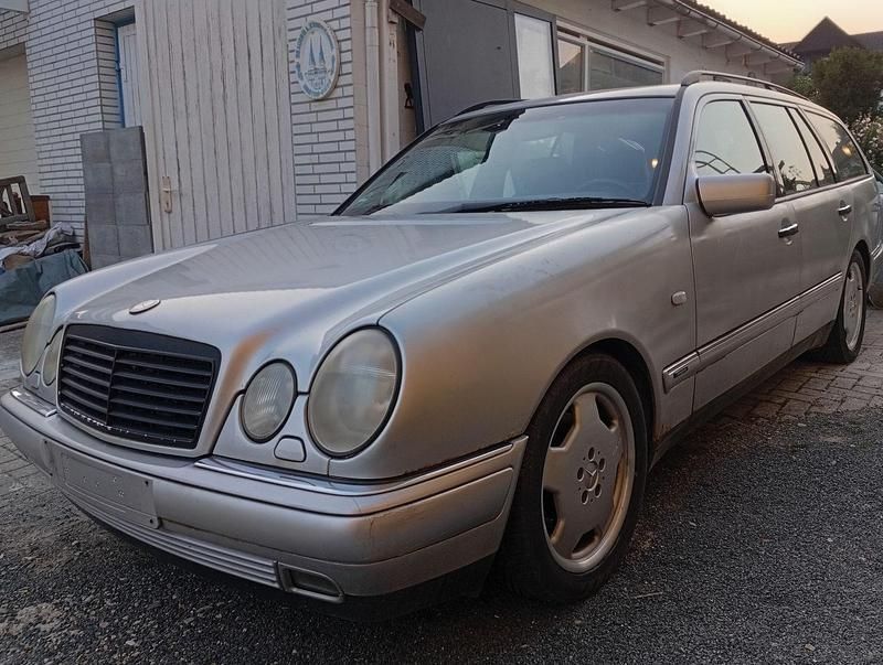 Gebraucht Mercedes E320 224 PS (164 kW) 1997 Silber Kombi