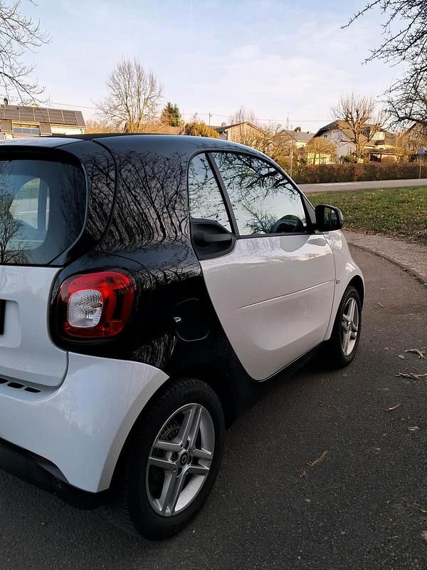 Gebraucht Smart ForTwo Coupé 60 kW (82 PS) 2021 Weiß Kleinwagen