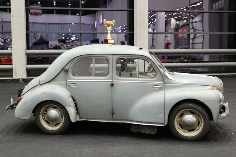 Grau Gebraucht 1955 Renault 4CV Limousine | 7.900 € - Bild 1/4
