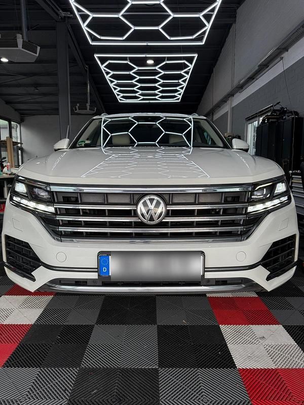 Weiß Gebraucht 2018 VW Touareg SUV | 34.990 € (Fairer Preis) - Bild 1/4