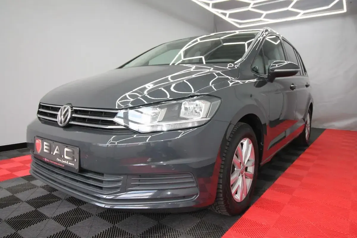 Gebraucht VW Touran Comfortline 150 PS (110 kW) 2016 Grau Van / Kleinbus