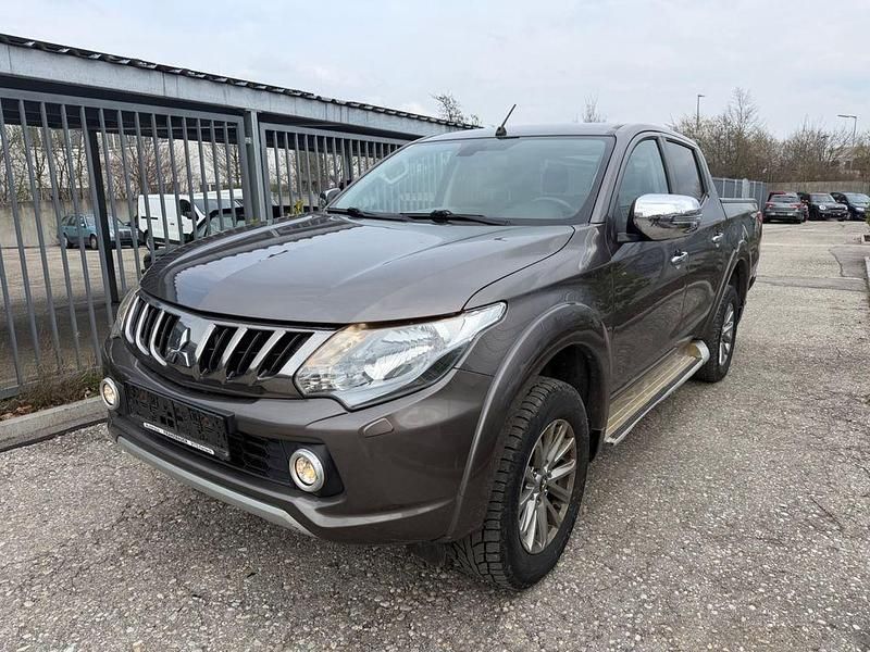 Gebraucht Mitsubishi L200 Basis 154 PS (113 kW) 2017 Braun Pickup