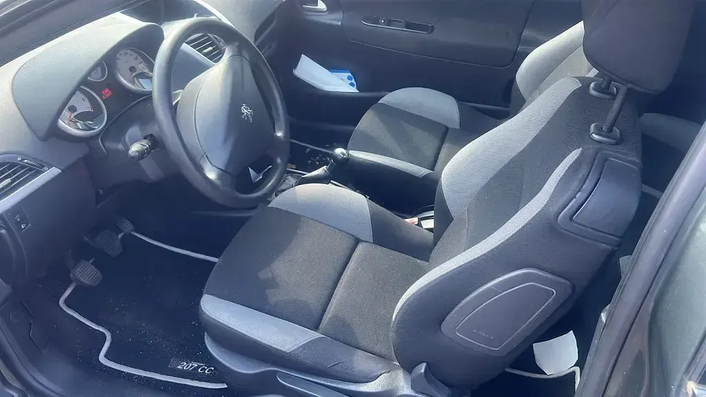 Gebraucht Peugeot 207 Urban Move 73 PS (53 kW) 2008 Grau Limousine