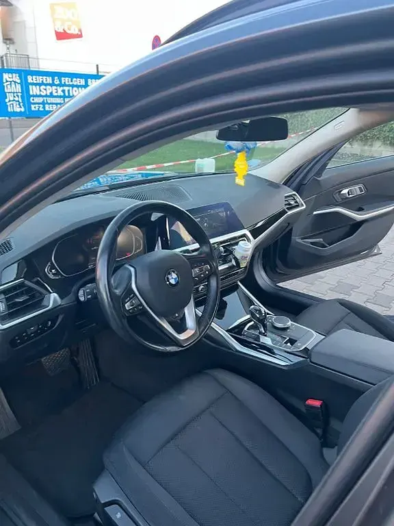 Gebraucht BMW 318 Advantage 150 PS (110 kW) 2020 Grau Kombi