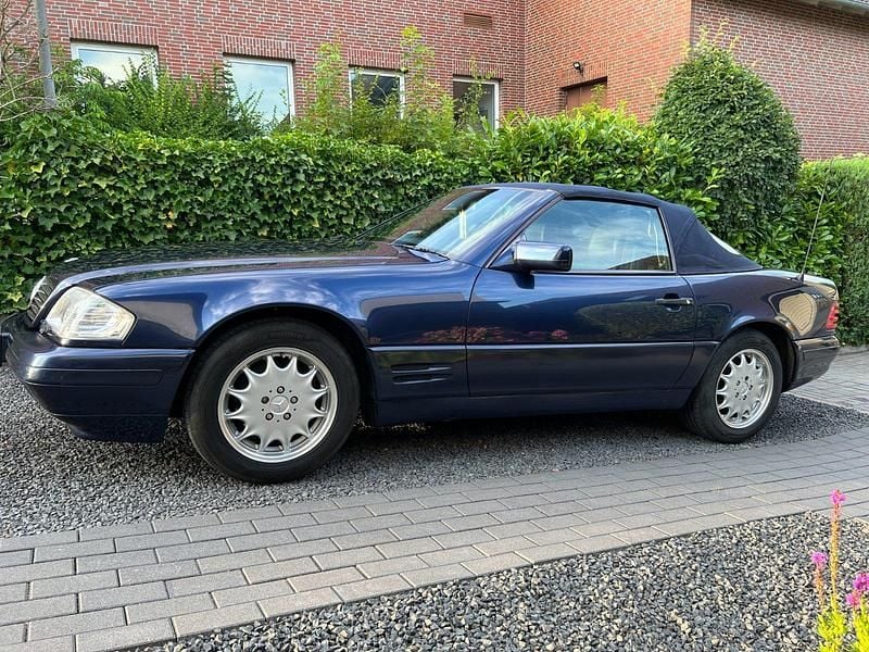 Blau Gebraucht 1996 Mercedes SL320 Cabrio | 18.950 € - Bild 1/4