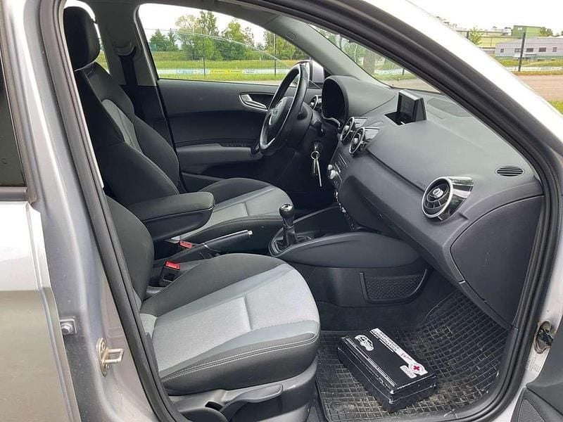 Grau Gebraucht 2015 Audi A1 Sportback Sport Kleinwagen | 7.500 € (Superpreis) - Bild 1/4