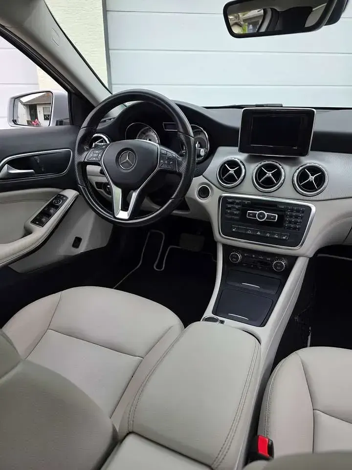 Gebraucht Mercedes GLA220 Urban 170 PS (125 kW) 2015 Silber SUV