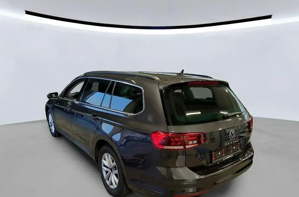 Gebraucht VW Passat Business 150 PS (110 kW) 2022 Grau Kombi