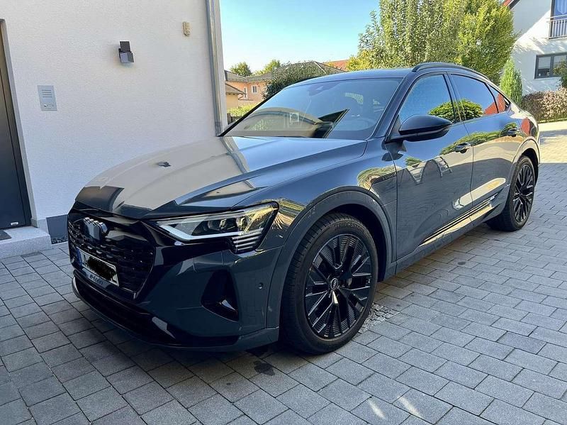 Grau Gebraucht 2023 Audi e-tron Sportback S-Line SUV | 51.480 € - Bild 1/4