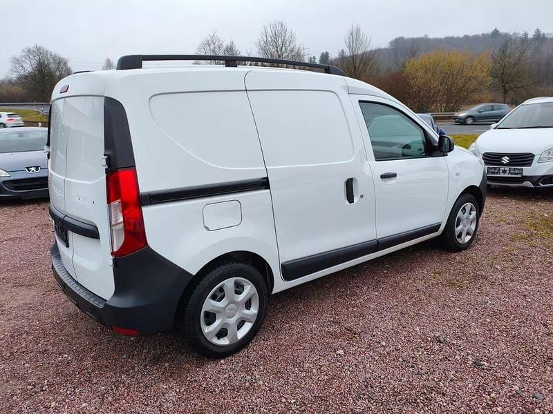 Gebraucht Dacia Dokker Comfort 102 PS (75 kW) 2021 Weiß Van / Kleinbus
