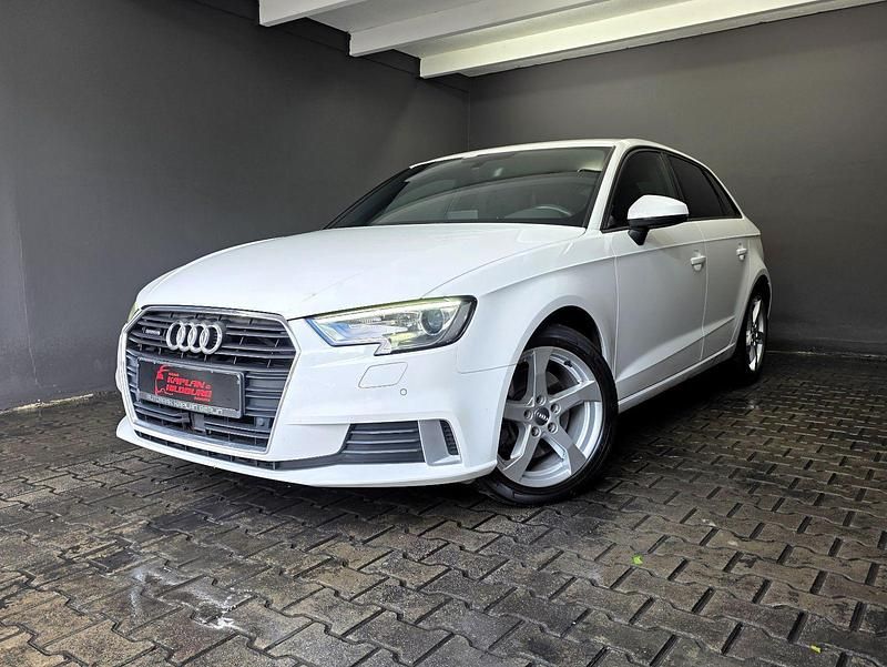 Weiß Gebraucht 2018 Audi A3 Sportback Sport Kombi | 14.990 € (Fairer Preis) - Bild 1/4