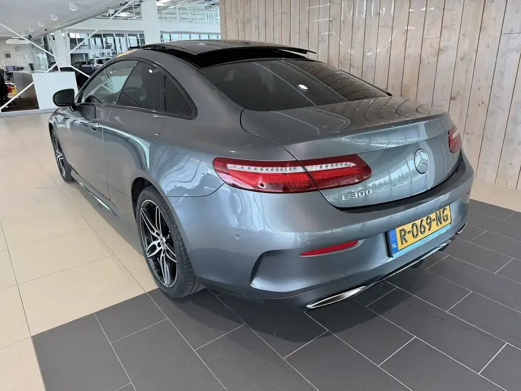 Gebraucht Mercedes E300 Premium Plus 245 PS (180 kW) 2019 Grau Coupé