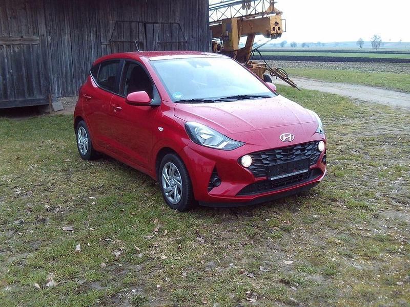 Gebraucht Hyundai i10 Select 67 PS (49 kW) 2023 Rot Kleinwagen