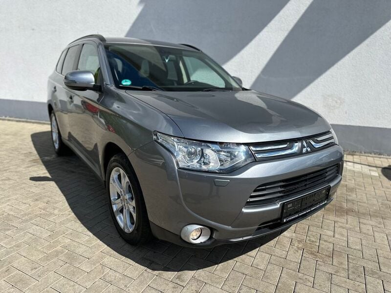 Grau Gebraucht 2013 Mitsubishi Outlander Intense SUV | 6.900 € (Superpreis) - Bild 1/4