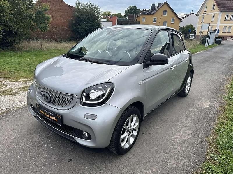 Schwarz Gebraucht 2015 Smart ForFour Passion Kleinwagen | 6.990 € (Fairer Preis) - Bild 1/4