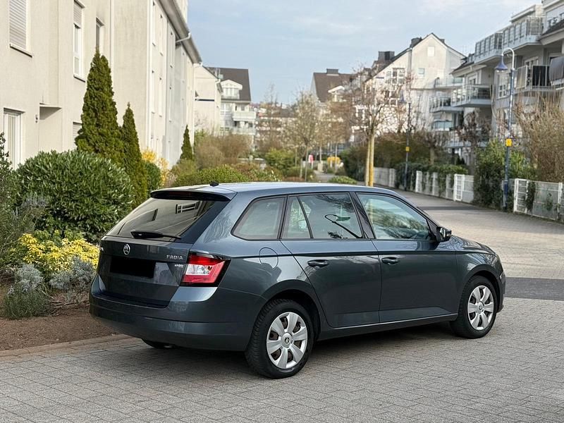 Gebraucht Skoda Fabia Ambition 75 PS (55 kW) 2015 Grau Kombi